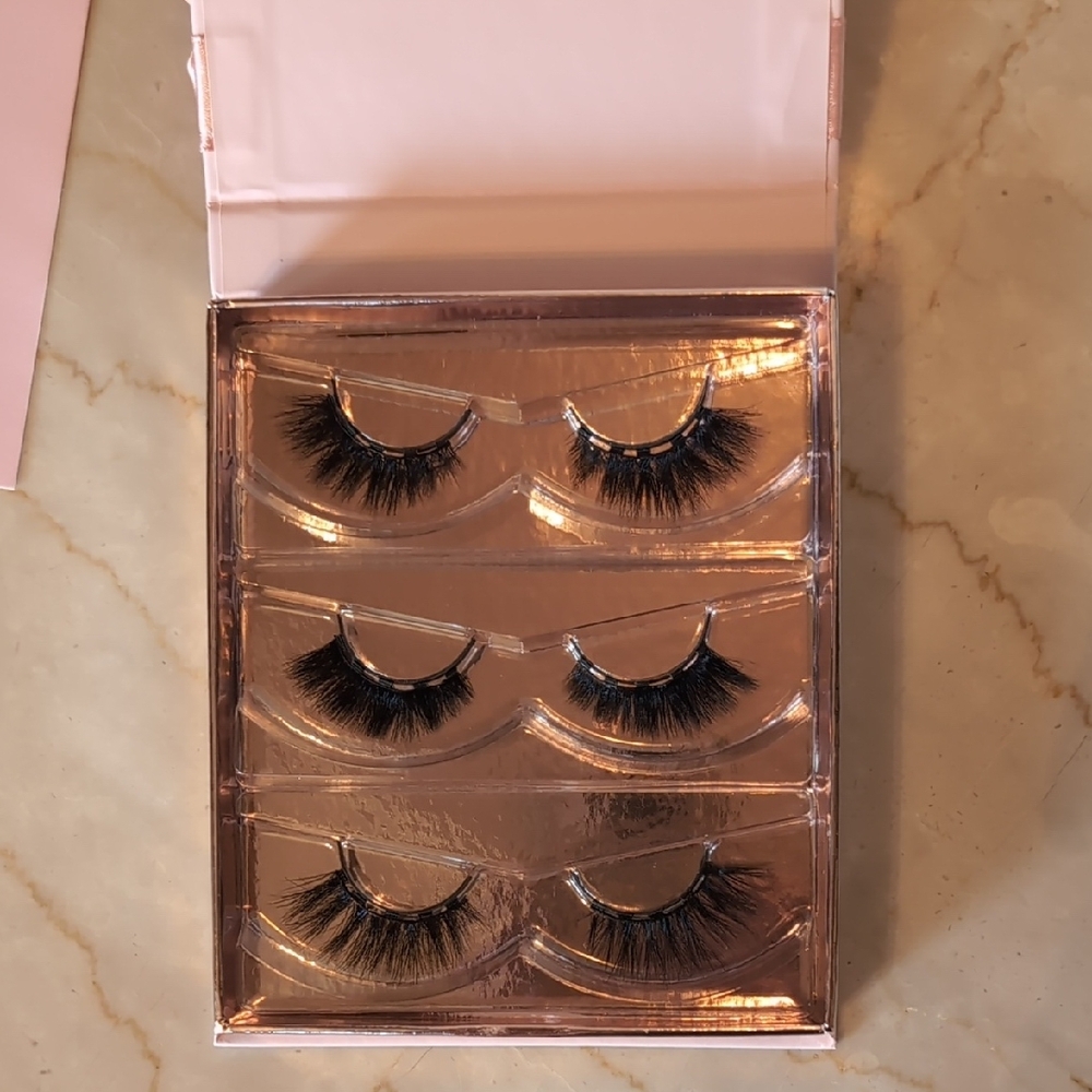 NWOT - Worthy Magnetic False Eyelashes